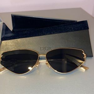 Black dior sunglasses